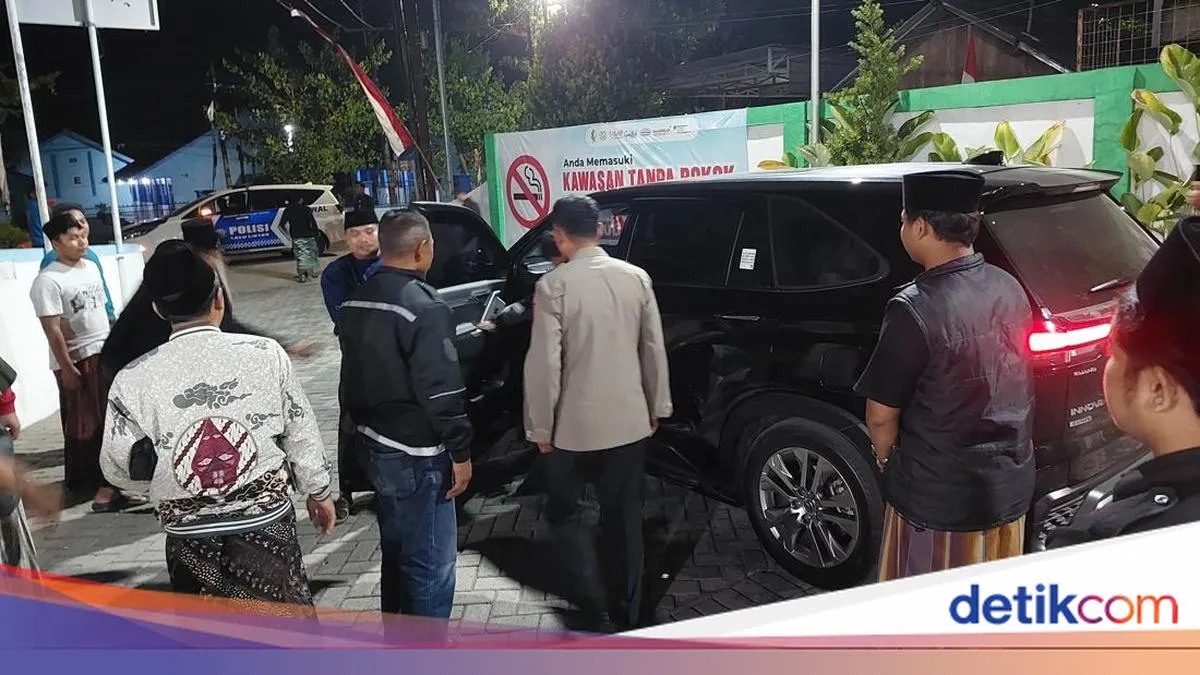 Breaking News: Alphard KH Anwar Zahid Ditabrak Truk di Bojonegoro, Kiai Selamat